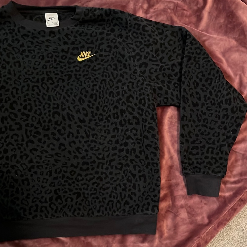 Women’s fleece Nike cheetah print sweatshirt